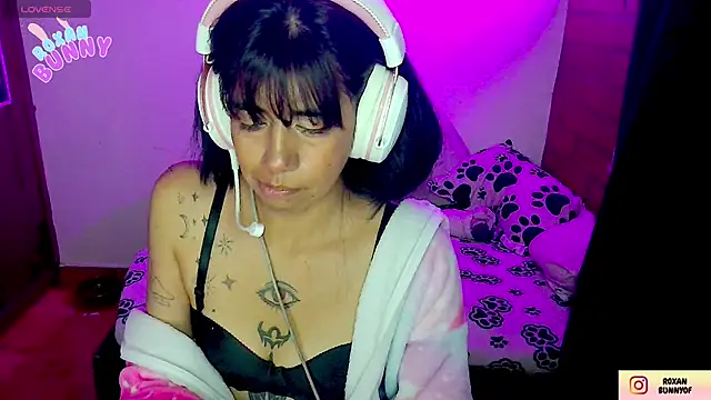 Roxanbunny1 online show from November 7, 2025, 4:17 am