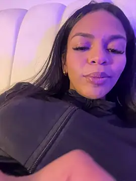 Charly  online show from November 4, 2025, 3:21 am