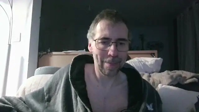 ptitcanard60600 online show from February 15, 2026, 10:41 pm