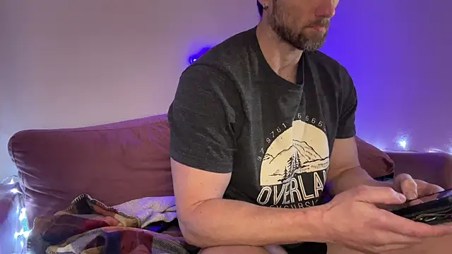 alexmannd online show from November 9, 2025, 4:33 pm