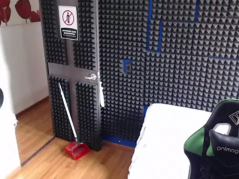 Curly Angel24 online show from November 28, 2025, 5:13 pm