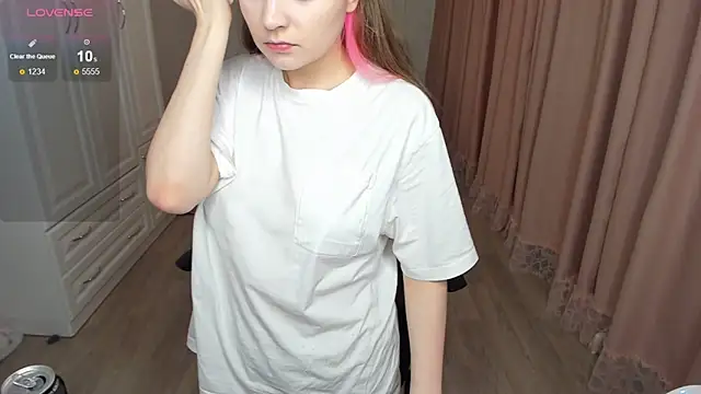 Snapshot of lil_cassie chatting on October 31, 2025, 5:20 pm lil cassie online show from October 31, 2025, 5:20 pm