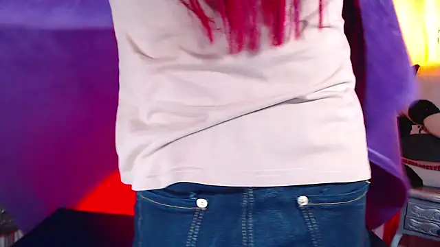 Snapshot of IsabelaLatina chatting on October 23, 2025, 6:17 pm IsabelaLatina online show from October 23, 2025, 6:17 pm