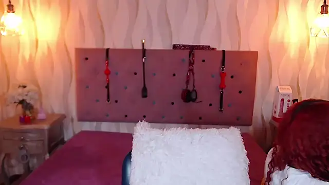 Snapshot of IsabelaLatina chatting on January 7, 2026, 10:04 pm IsabelaLatina online show from January 7, 2026, 10:04 pm