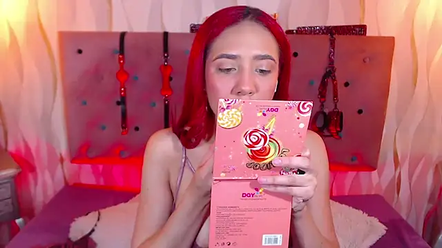 Snapshot of IsabelaLatina chatting on December 20, 2025, 8:55 pm IsabelaLatina online show from December 20, 2025, 8:55 pm