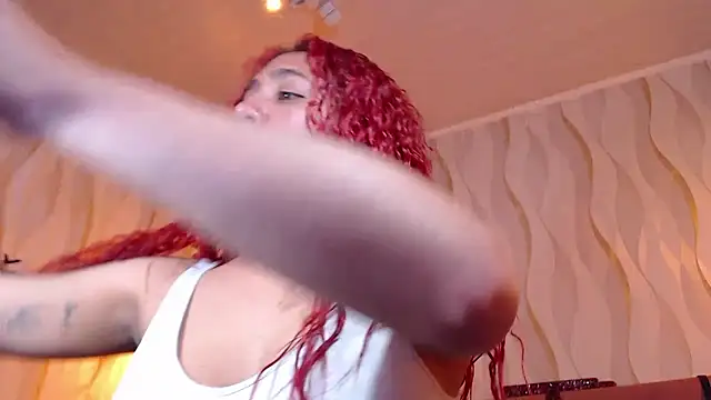 Snapshot of IsabelaLatina chatting on January 9, 2026, 9:55 pm IsabelaLatina online show from January 9, 2026, 9:55 pm