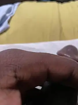 Snapshot of la_chiennete chatting on March 14, 2026, 12:11 pm la chiennete online show from March 14, 2026, 12:11 pm