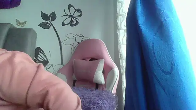 Charis 21 online show from April 15, 2026, 7:58 pm