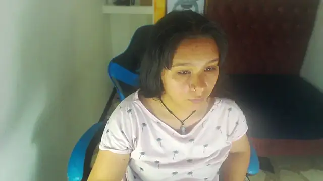Snapshot of Charis_21 chatting on October 2, 2025, 1:31 am Charis 21 online show from October 2, 2025, 1:31 am