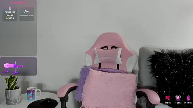 Layla Sia online show from September 24, 2025, 4:35 pm