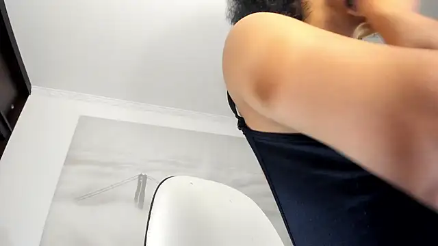 Snapshot of Apotheosis01 chatting on December 14, 2024, 6:24 am Apotheosis01 online show from December 14, 2024, 6:24 am