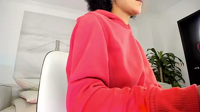 Snapshot of Apotheosis01 chatting on March 20, 2025, 12:43 pm Apotheosis01 online show from March 20, 2025, 12:43 pm