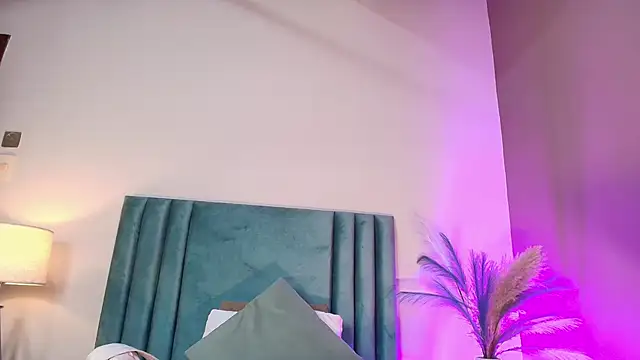 NoraDasilva online show from October 25, 2025, 12:54 am