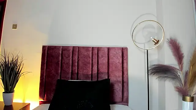 NoraDasilva online show from March 8, 2026, 2:20 pm