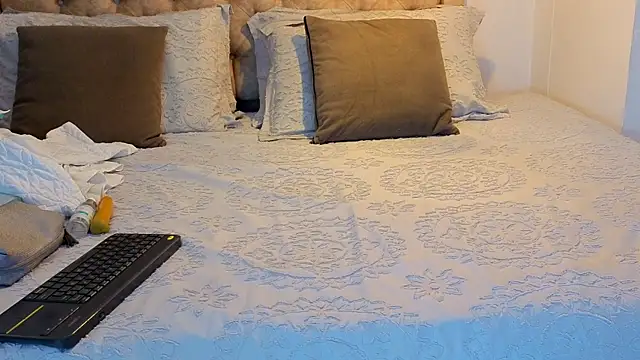 Snapshot of KeryHillson chatting on November 22, 2025, 12:48 pm KeryHillson online show from November 22, 2025, 12:48 pm