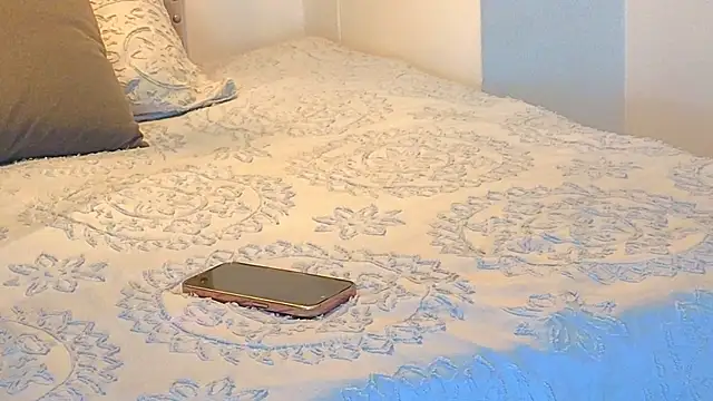 Snapshot of KeryHillson chatting on November 5, 2025, 12:19 pm KeryHillson online show from November 5, 2025, 12:19 pm