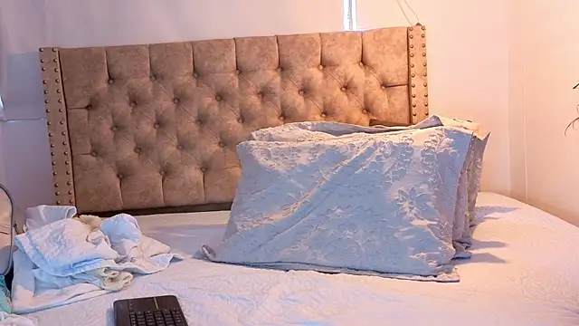 Snapshot of KeryHillson chatting on December 19, 2025, 1:57 pm KeryHillson online show from December 19, 2025, 1:57 pm