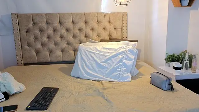 Snapshot of KeryHillson chatting on February 10, 2026, 12:26 pm KeryHillson online show from February 10, 2026, 12:26 pm