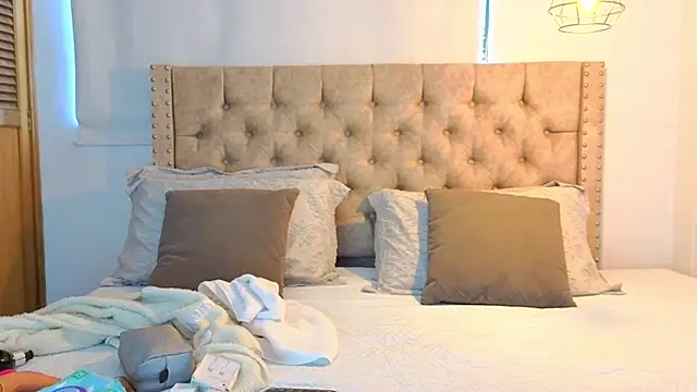 Snapshot of KeryHillson chatting on November 25, 2025, 11:54 am KeryHillson online show from November 25, 2025, 11:54 am