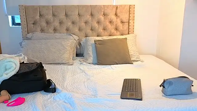 Snapshot of KeryHillson chatting on December 2, 2025, 11:56 am KeryHillson online show from December 2, 2025, 11:56 am