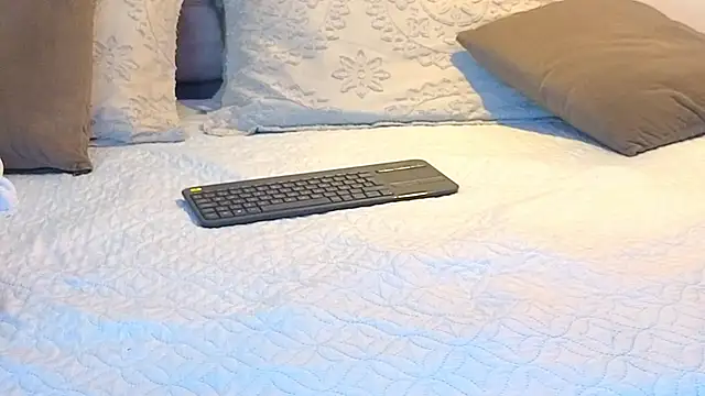 Snapshot of KeryHillson chatting on November 10, 2025, 11:59 am KeryHillson online show from November 10, 2025, 11:59 am