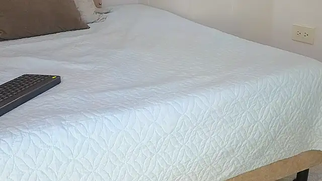 Snapshot of KeryHillson chatting on November 7, 2025, 1:26 pm KeryHillson online show from November 7, 2025, 1:26 pm