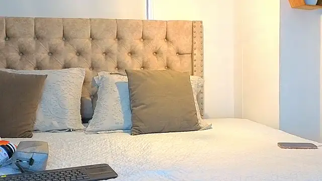 Snapshot of KeryHillson chatting on November 12, 2025, 11:58 am KeryHillson online show from November 12, 2025, 11:58 am