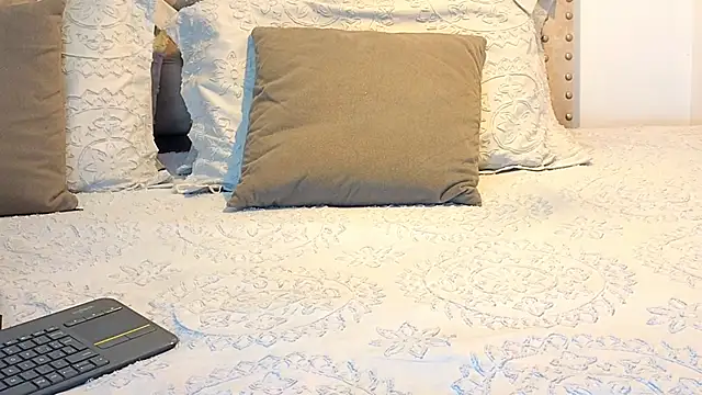 Snapshot of KeryHillson chatting on November 21, 2025, 12:48 pm KeryHillson online show from November 21, 2025, 12:48 pm