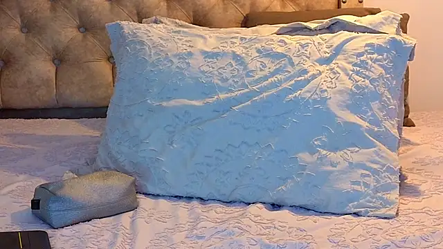 Snapshot of KeryHillson chatting on January 7, 2026, 12:21 pm KeryHillson online show from January 7, 2026, 12:21 pm