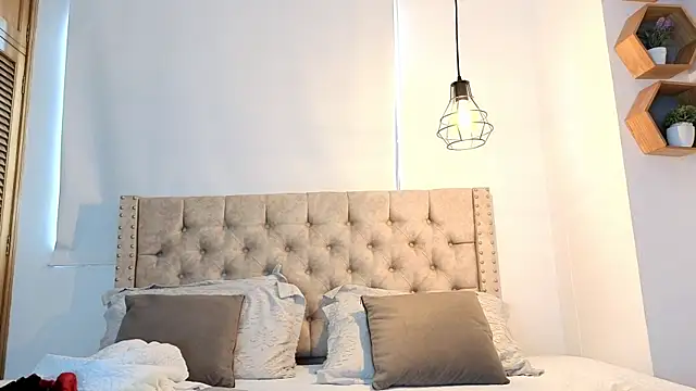 Snapshot of KeryHillson chatting on November 19, 2025, 12:16 pm KeryHillson online show from November 19, 2025, 12:16 pm