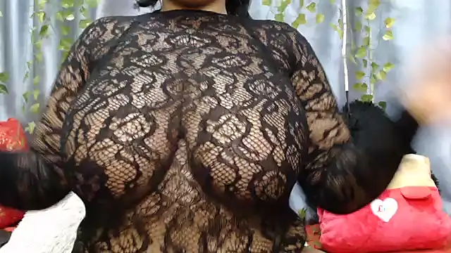 hotncurv8 online show from July 14, 2026, 12:11 pm