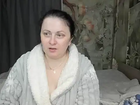 Lillian2 online show from April 13, 2026, 8:02 pm