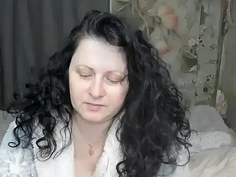 Lillian2 online show from April 15, 2026, 8:53 pm