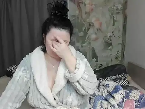Lillian2 online show from May 17, 2026, 1:44 pm