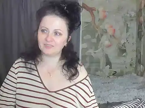 Lillian2 online show from October 27, 2025, 7:15 pm