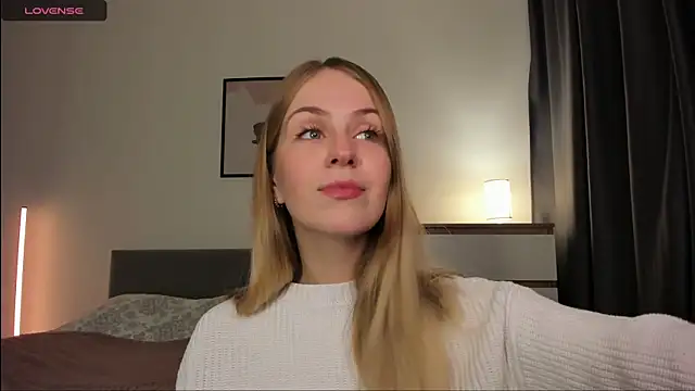 Alice Dias online show from November 10, 2025, 12:43 pm