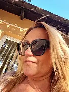 Isabellaa04 online show from February 27, 2026, 7:52 am