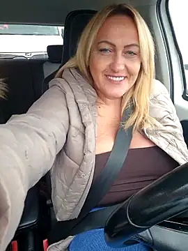 Isabellaa04 online show from November 12, 2025, 2:21 pm