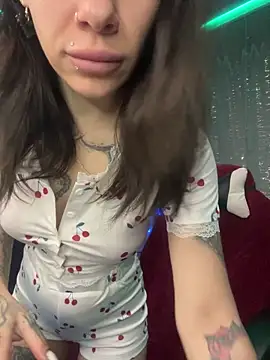 Queen of pain online show from November 16, 2025, 5:01 am