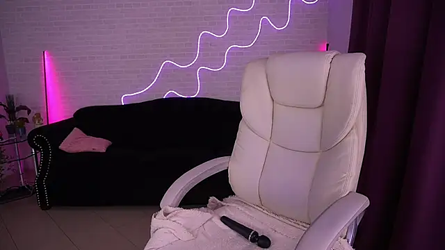 Daenerys Daenn online show from November 7, 2025, 7:13 am