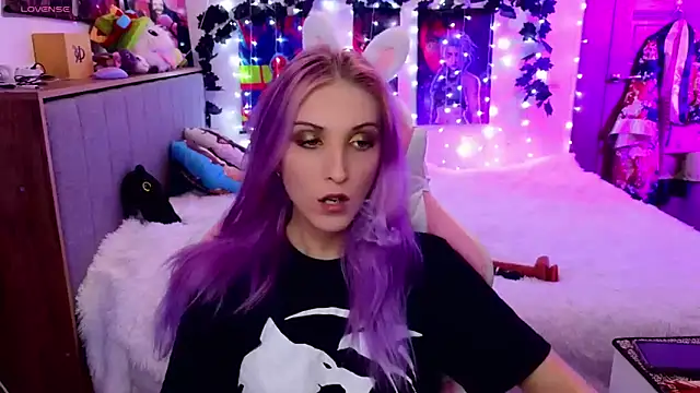 Violet Noir online show from February 5, 2025, 12:17 pm