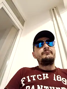 Snapshot of Adriandan1982 chatting on September 22, 2025, 9:43 pm Adriandan1982 online show from September 22, 2025, 9:43 pm