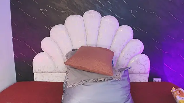  MiaBrown  online show from April 14, 2026, 12:10 pm