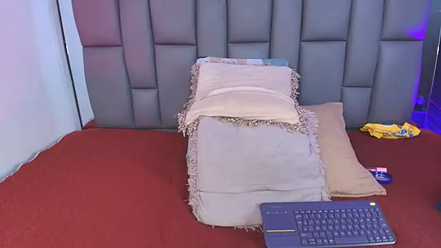  MiaBrown  online show from October 1, 2025, 12:09 pm