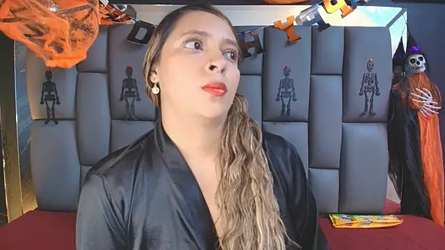  MiaBrown  online show from October 21, 2025, 12:15 pm