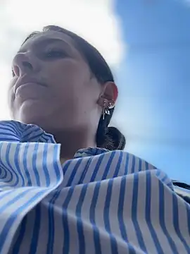 Nicollemays online show from September 25, 2025, 2:23 pm