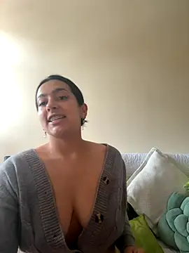 Nicollemays online show from September 19, 2025, 3:16 pm