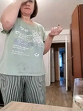 DonnaMagdalena online show from November 12, 2025, 7:23 am