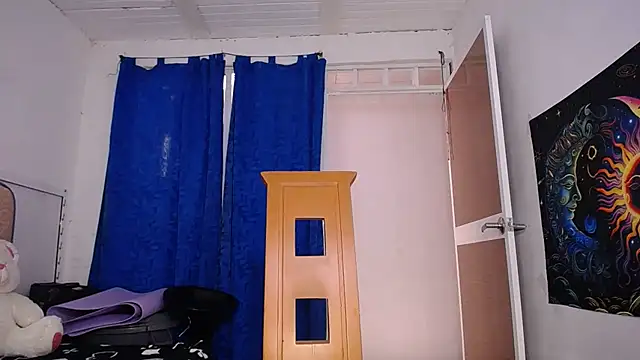 yselahot online show from December 3, 2025, 5:01 pm