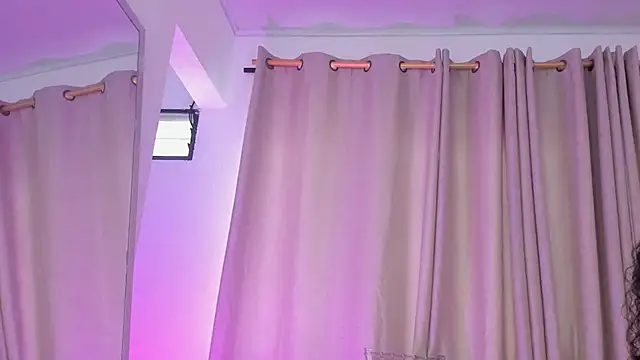 Snapshot of Tina_Rouse2 chatting on February 12, 2026, 4:29 pm Tina Rouse2 online show from February 12, 2026, 4:29 pm